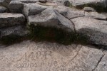 MER - sans pitié - que de mères - fais-tu pleurer - graffiti à la pointe du Raz