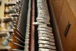 l'intérieur d'un des pianos qui va être catapulté, pas tout neuf donc
