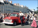 En tête de la parade, des révolutionaires Mexicains, aux cris de...