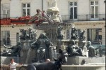 il va faire sa sieste devant la fontaine de la place Royale